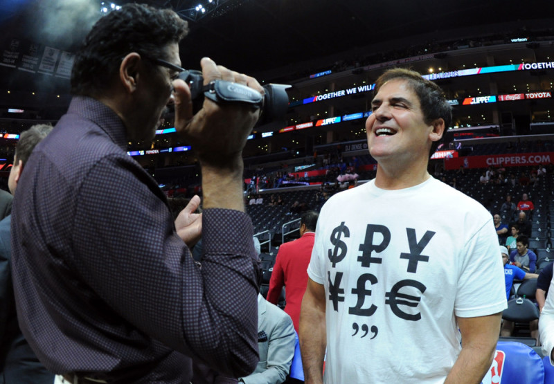 Dallas Mavericks owner Mark Cuban smiles prior to an NBA basketball game against the Los Angeles Clippers in Los Angeles, Calif., on Thursday, Oct. 29, 2015.
 (Photo by Keith Birmingham/ Pasadena Star-News/Zuma Press/Icon Sportrswire)