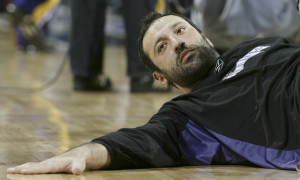 16 Jan 2004:   Vlade Divac of the Sacramento Kings stretches before the Kings 103-83 victory over the Los Angeles Lakers at Arco Arena in Sacramento, CA.
Mandatory Credit:  Todd Warshaw/Icon SMI