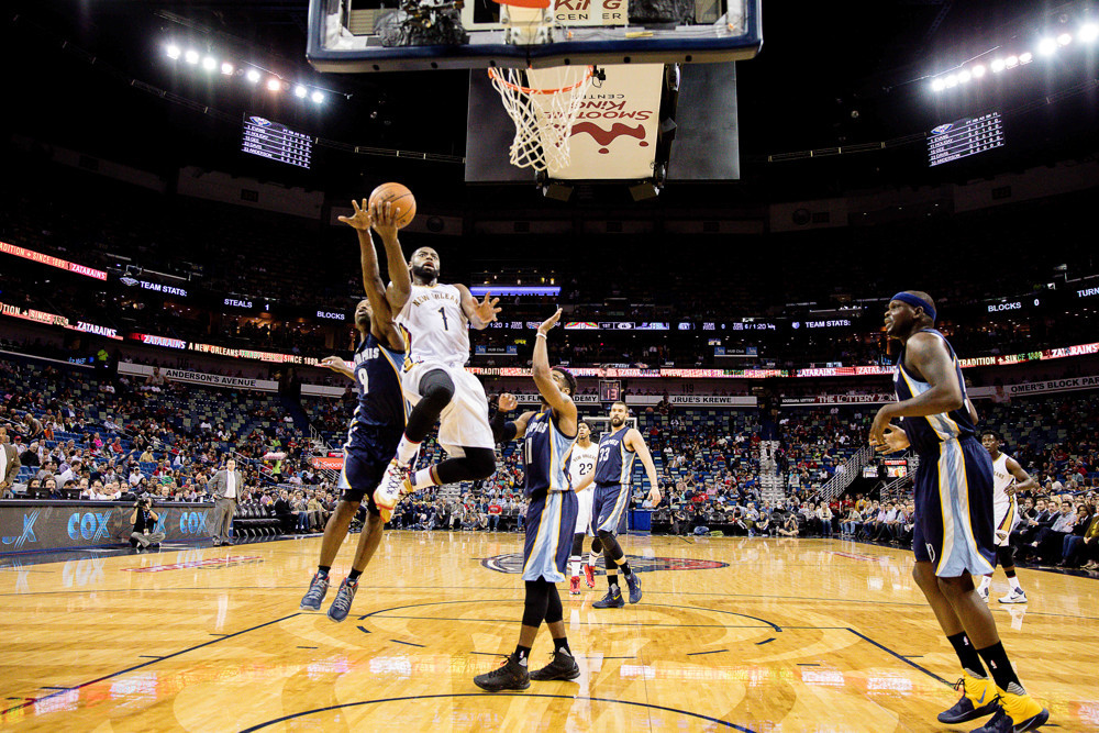 December 01, 2015:  New Orleans Pelicans guard Tyreke Evans (1) drives to the basket during the game between the New Orleans Pelicans and the Memphis Grizzlies at the Smoothie King Center in New Orleans, LA.  Memphis Grizzlies defeated New Orleans Pelicans 113-104.  (Photo by Stephen Lew/Icon Sportswire)