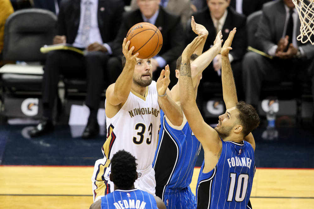 November 3, 2015:  New Orleans Pelicans forward Ryan Anderson (33) drives to the basket during the game between Orlando Magic and New Orleans Pelicans at the Smoothie King Center in New Orleans, LA.  Orlando Magic defeat the  New Orleans Pelicans 103-94 (Photograph by Stephen Lew/Icon Sportswire)