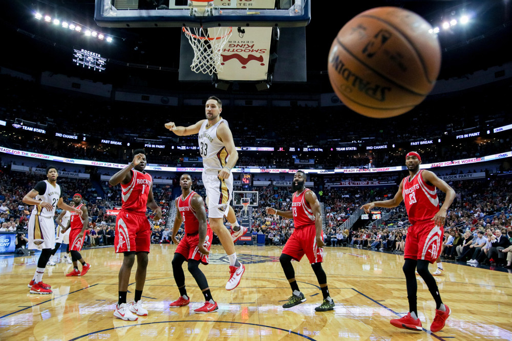 December 26, 2015: New Orleans Pelicans forward Ryan Anderson (33) misses a pass during the game between the New Orleans Pelicans and the Houston Rockets at the Smoothie King Center in New Orleans, LA. (Photograph by Stephen Lew/Icon Sportswire)