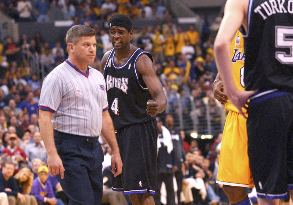 Jun 01, 2002 - Los Angeles, California, USA - The Sacramento Kings CHRIS WEBBER yells at referee TED BERNHARDT during Game Six of the NBA Western Conference Finals between the Kings and the Los Angeles Lakers in 2002. Disgraced referee Tim Donaghy is indirectly claiming the controversial Game 6 was fixed to ensure the Lakers would beat the Kings
