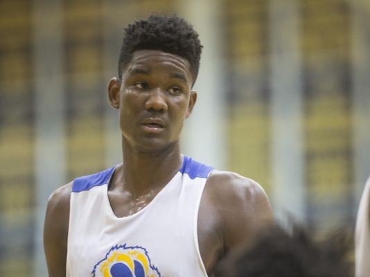 DeAndre Ayton is one of the top high school basketball prospects in the country.