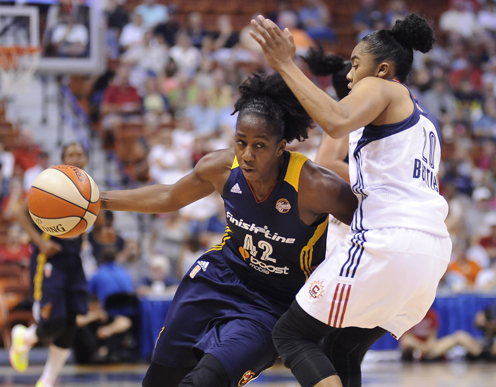 July 28, 2015: Connecticut Sun Guard Alex Bentley (20) defending Indiana Fever Guard Shenise Johnson (42). The Connecticut Sun's host the Indiana Fever at the Mohegan Sun Arena in Uncasville, Connecticut. The Fever defeat the Sun in overtime 75-73.