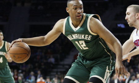 Milwaukee Bucks' Jabari Parker (12) moves the ball against the Detroit Pistons during the second half of an NBA basketball game Monday, March 21, 2016, in Auburn Hills, Mich. (AP Photo/Duane Burleson)