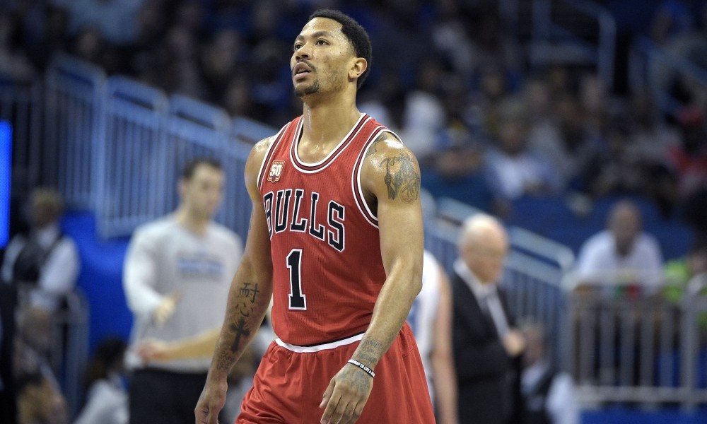 Chicago Bulls guard Derrick Rose (1) walks off the court during a timeout in the second half of an NBA basketball game against the Orlando Magic in Orlando, Fla., Saturday, March 26, 2016. The Magic won 111-89. (AP Photo/Phelan M. Ebenhack)